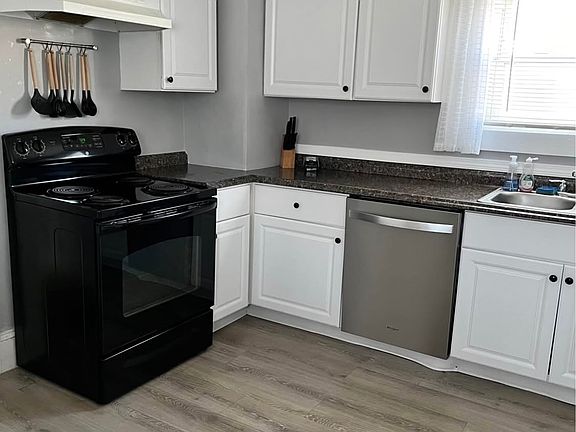 4th image of 330 Main St APT 2