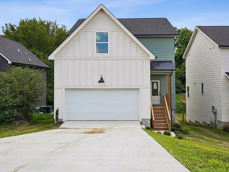 1809 Golf Club Rd — Photo 1