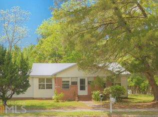 704 Bedell Ave, Woodbine, GA 31569