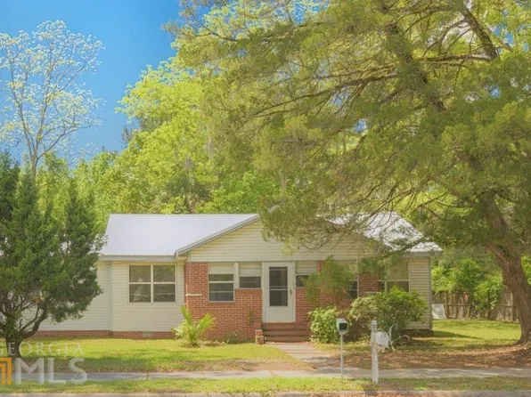 704 Bedell Ave, Woodbine, GA 31569