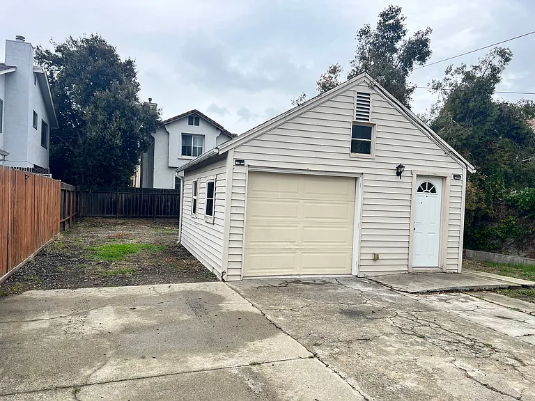 22887 Grand St — Photo 19