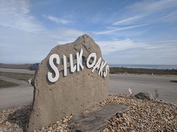 3rd image of 25 Silk Oaks Dr