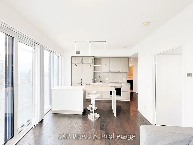 100 Harbour St #6302 — Photo 8