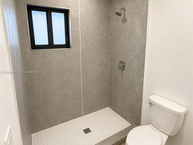 552 NW 7th St #6 — Photo 17