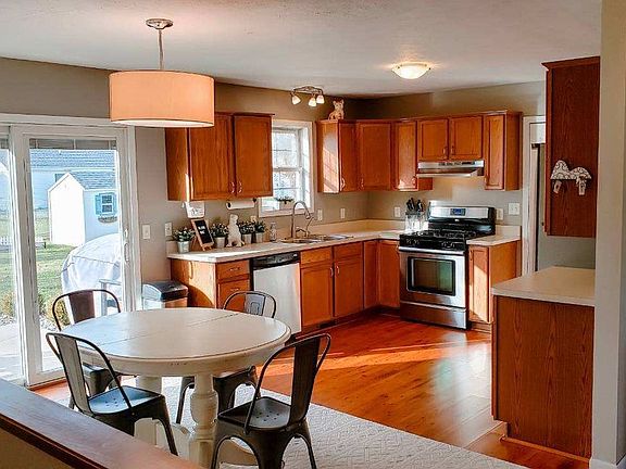 4th image of 1327 Sweet Clover Dr