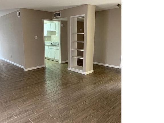 4th image of 5625 Antoine Dr #203