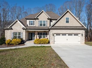 215 Bandelier Ct, Clemmons, NC 27012