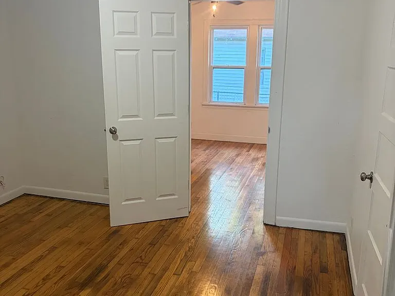 723 Hall St — Photo 9