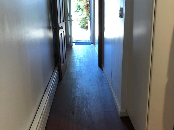 4th image of 193 Bay 41st St #1