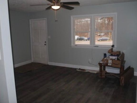 4th image of 370 West Ave