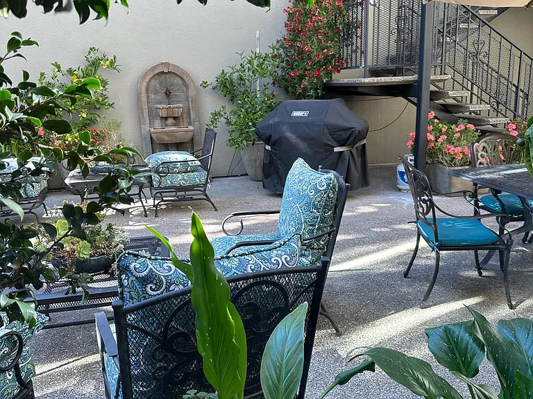 2000 Trousdale Drive — Photo 2