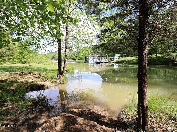 2nd image of 160 Cedar Pointe Ln