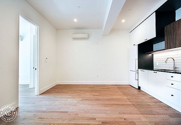 2nd image of 1530 Putnam Ave #5C