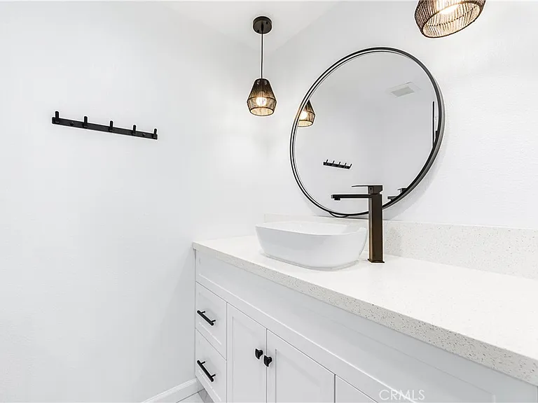 16311 Woodstock Ln — Photo 33