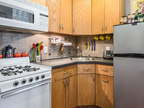 2nd image of 237 Eldridge St APT 27