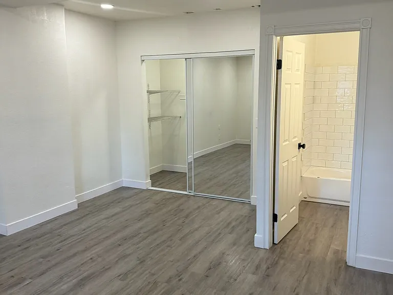 Zelma Apartments — Photo 21