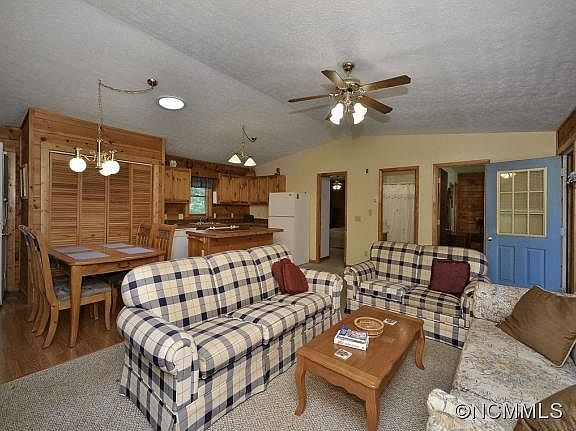 4th image of 244 Midland Dr
