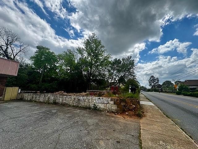 2nd image of 2426 2nd St