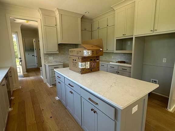 5th image of 103 Lemoyne St