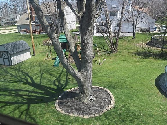 3rd image of 707 N Woodhill Dr
