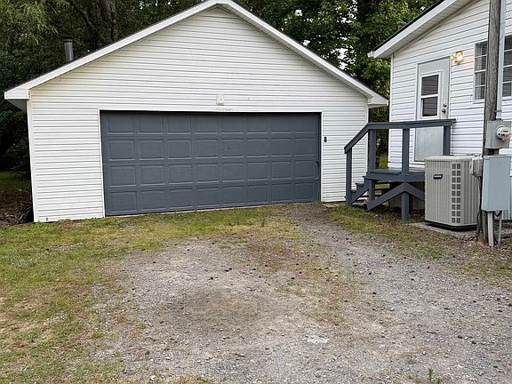 3rd image of 10519 Jewell Dr
