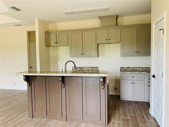 2nd image of 106 Dyanez St