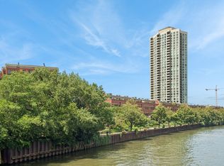 484 N Canal St, Chicago, IL
