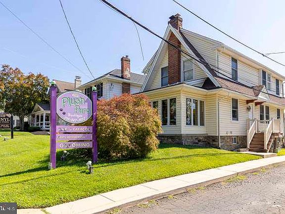 2nd image of 619 Duell St