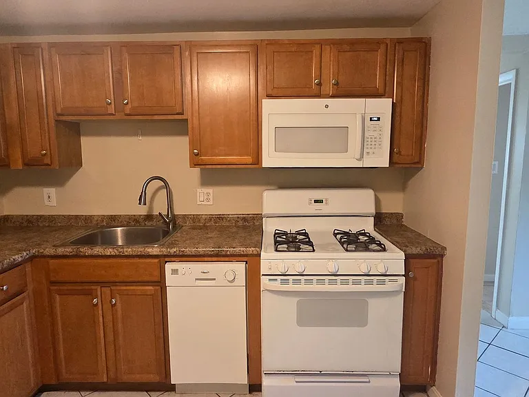 11 Lancelot Ct #7 — Photo 4