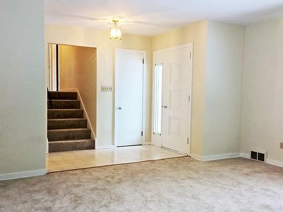 3rd image of 4933 Simmons Cir