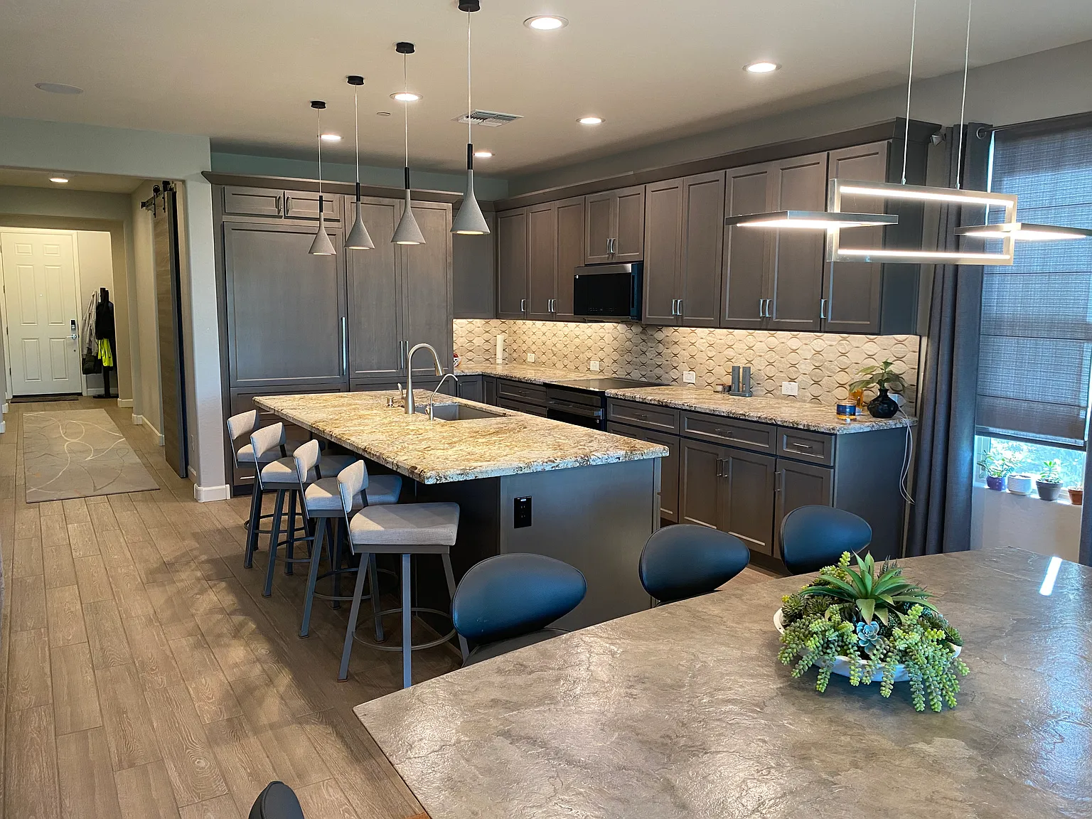 2 bed, 2.5 bath, 1679 sqft, $4,500 — Photo 2