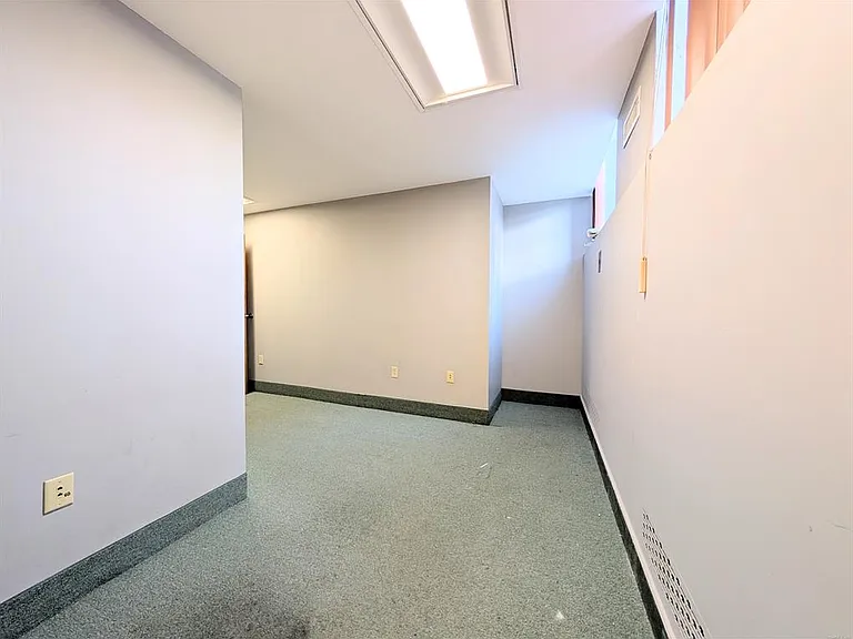 1071 E Main St #1 — Photo 14