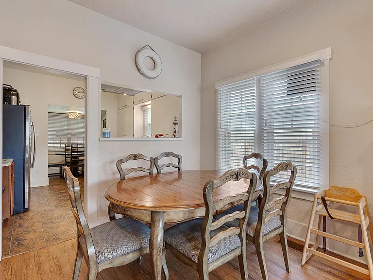 717 E Lakeside Ave — Photo 5