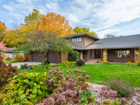 4335 Hart Dr, Saint Joseph, MI 49085