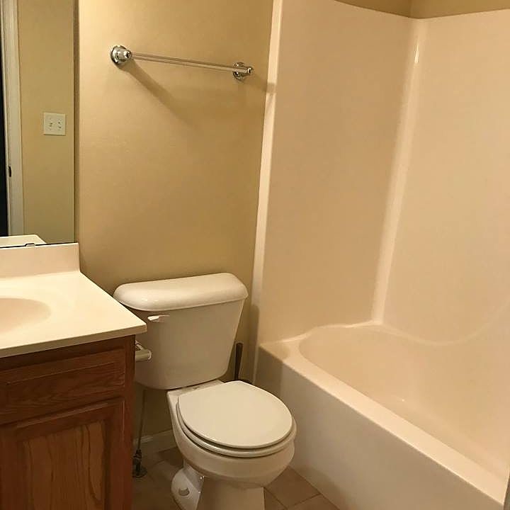 1st image of 2844 Larkspur Ct