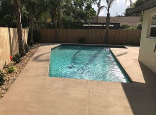 702 Queens Ct, Seffner, FL 33584