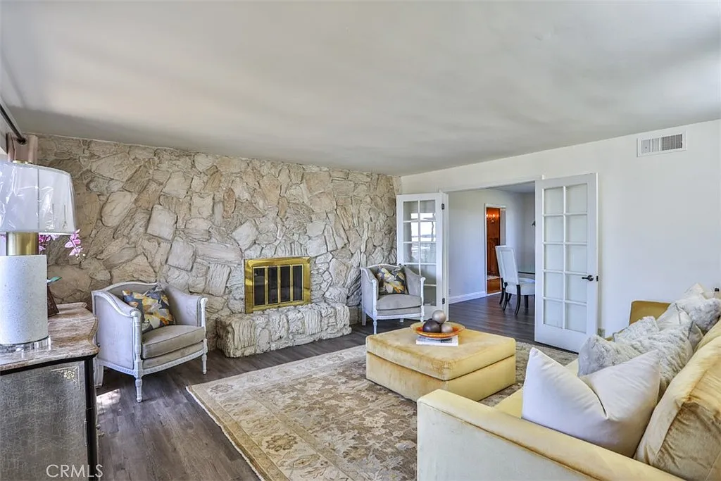 5 bed, 3.5 bath, 3182 sqft, $6,800 — Photo 4