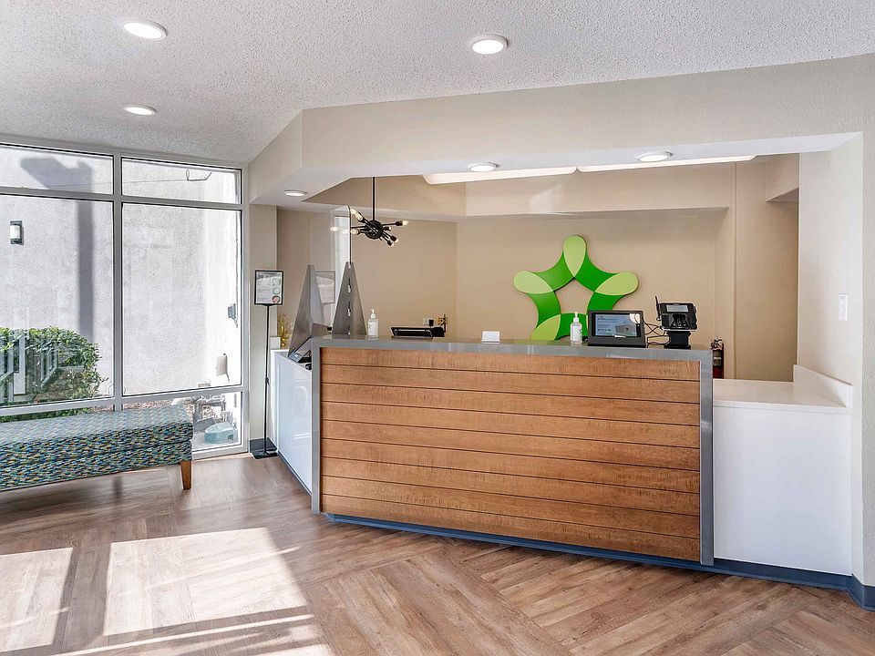 Lobby and Guest Check-in