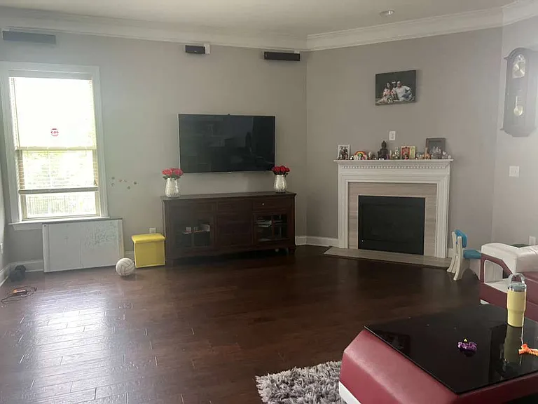 960 Uprock Dr — Photo 11