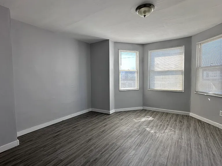 2647 S 68th St — Photo 15