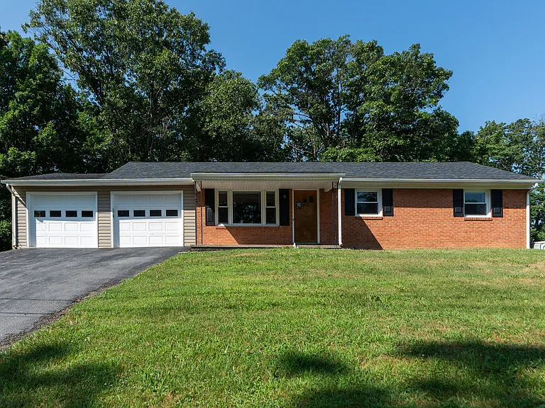 81 Sandy Ridge Rd — Photo 1