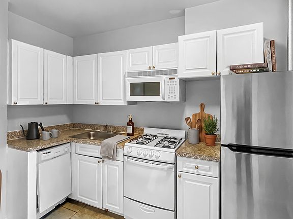 3rd image of 210 W 133rd St #7C