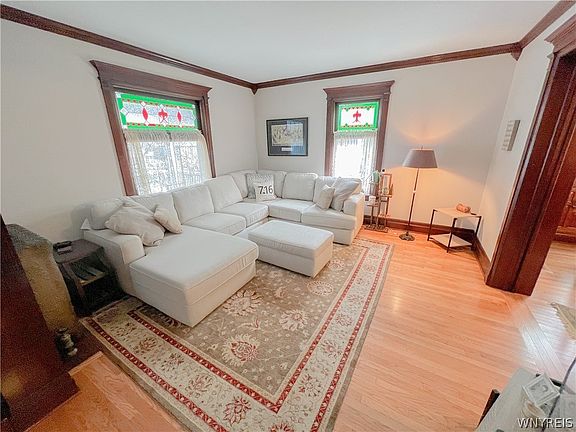 2nd image of 110 Niagara St