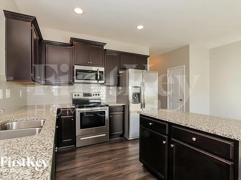 165 N Cromwell Dr — Photo 5