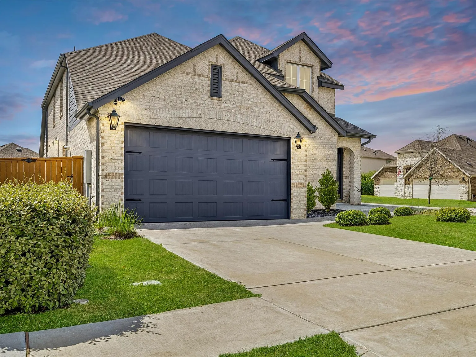 4 bed, 3.0 bath, 2615 sqft, $2,500 — Photo 2