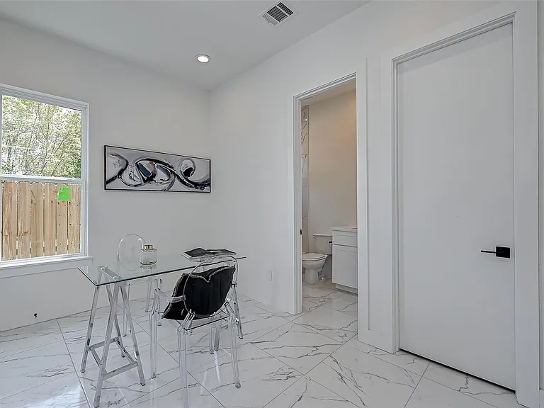 6022 Beall St — Photo 9