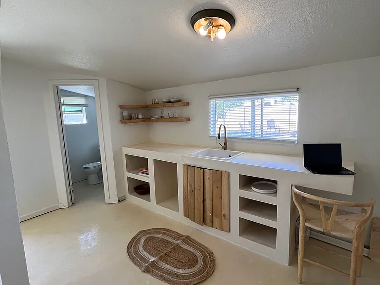 1934 E Mitchell Dr #B — Photo 3