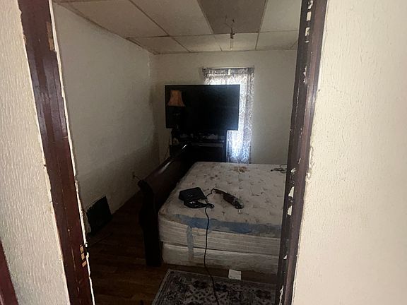 4th image of 5617 Warren Ave