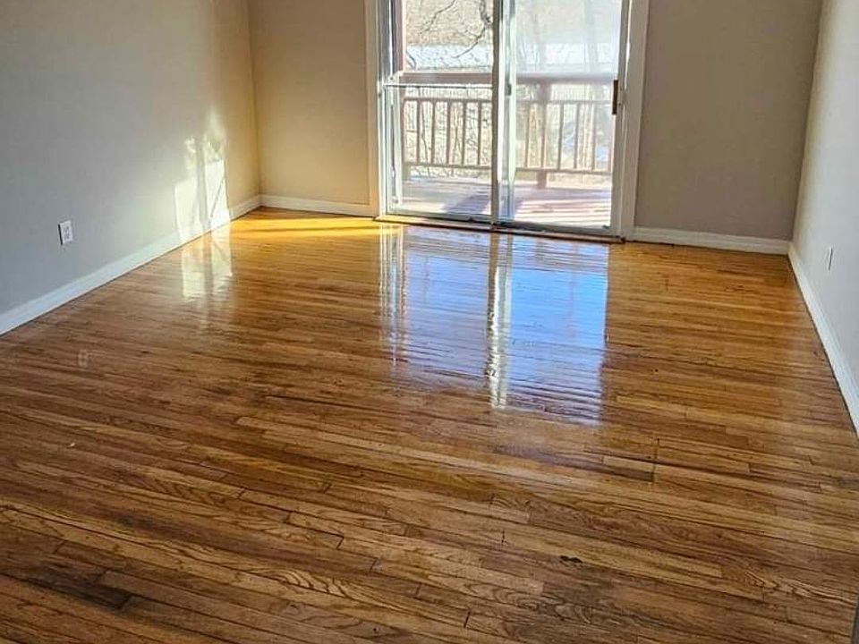 2nd image of 210 Burwell St #6A