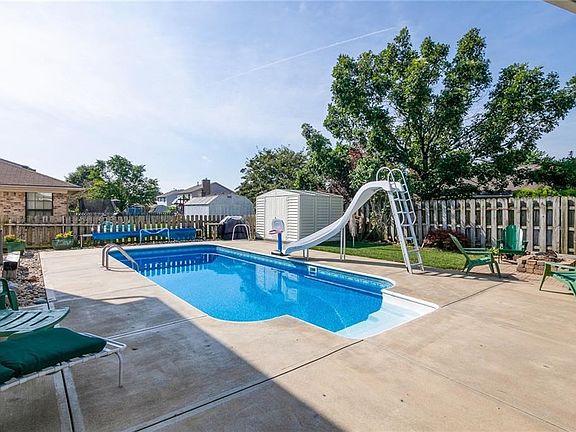 4th image of 2524 Saint Andrews Dr